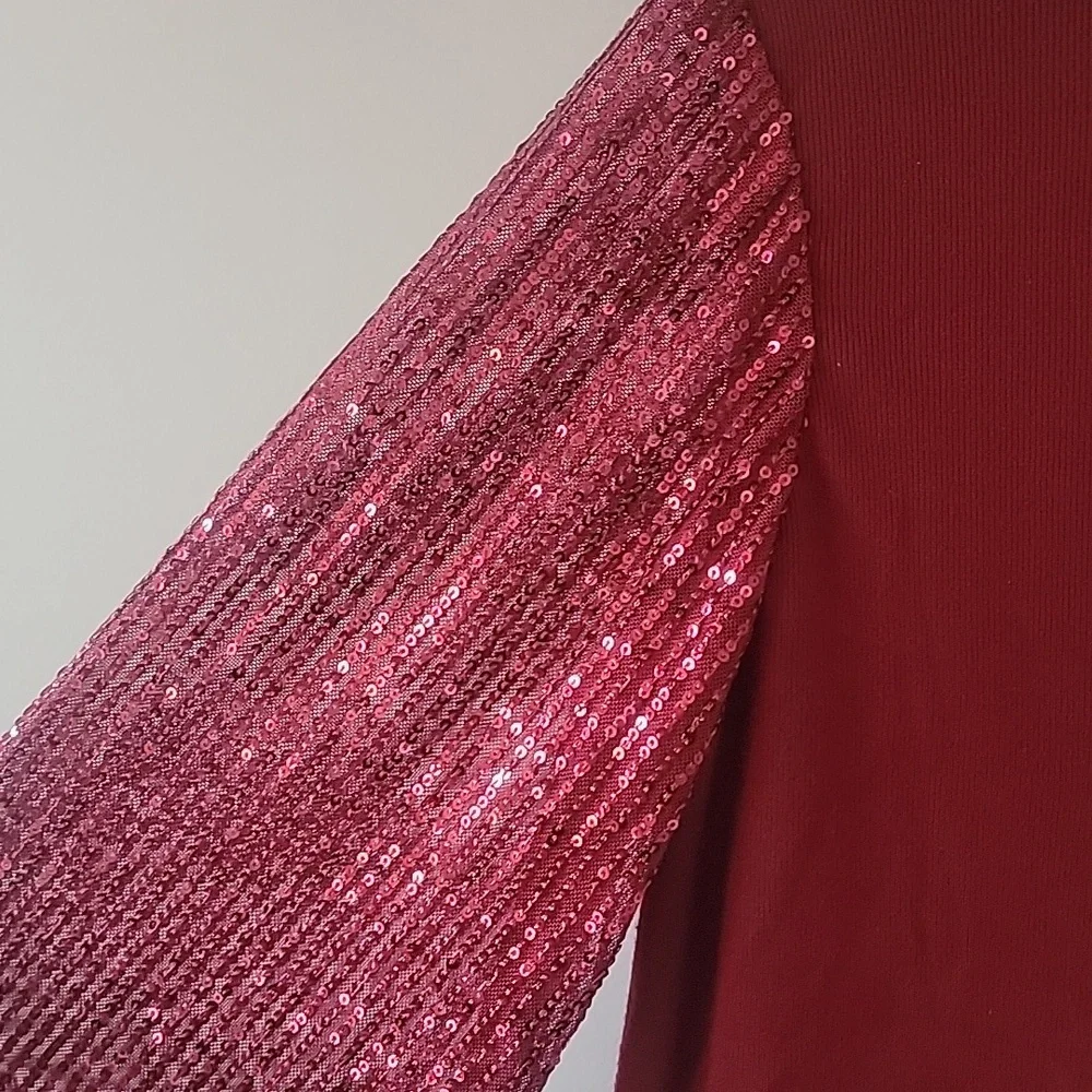 Burgundy top sequin sleeve - Picture 2 of 8